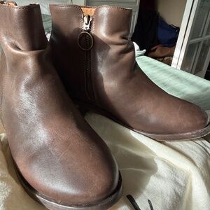Beek Quail handmade chocolate brown booties. Unworn 7.5